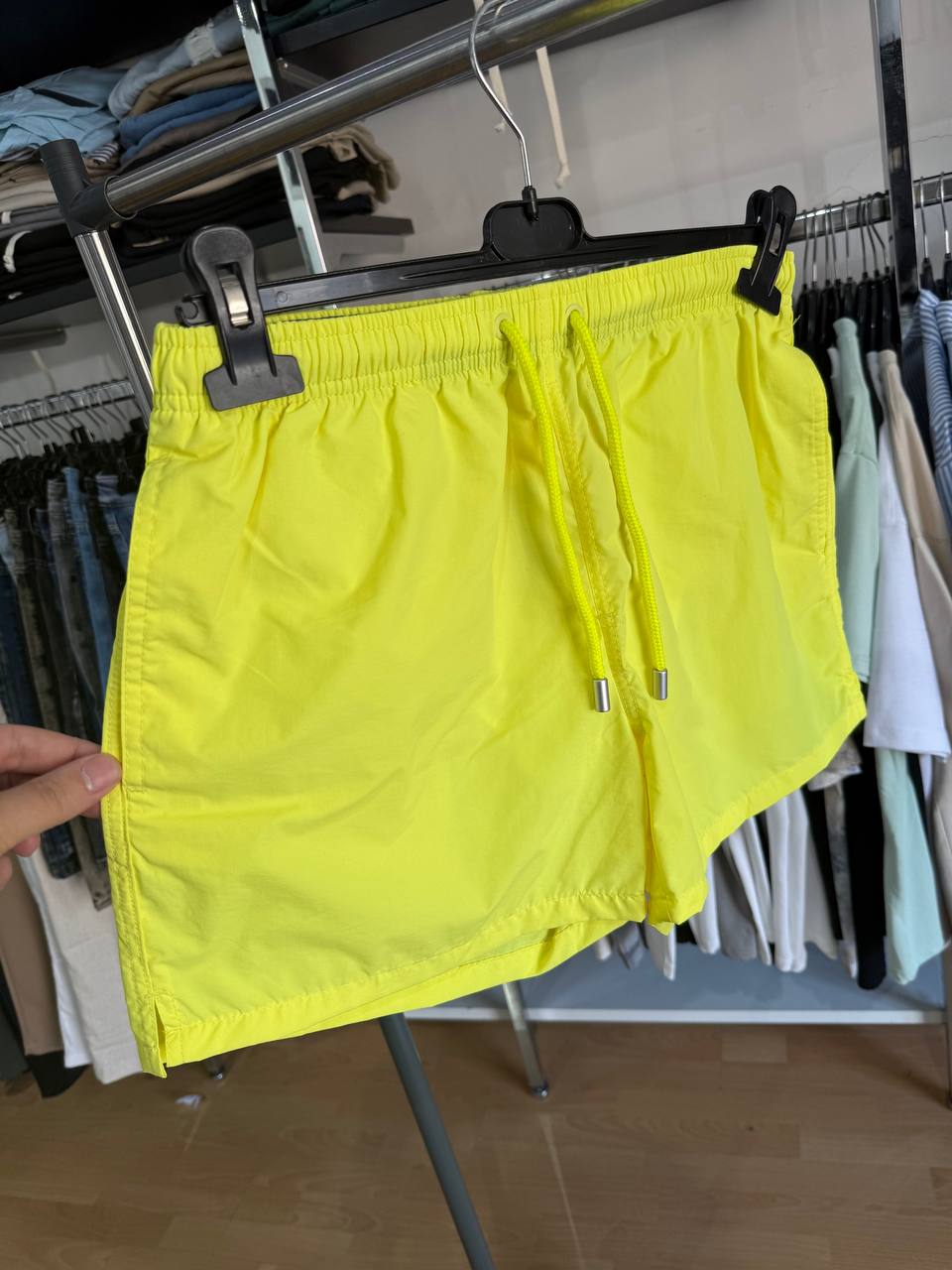 COSTUME YELLOW