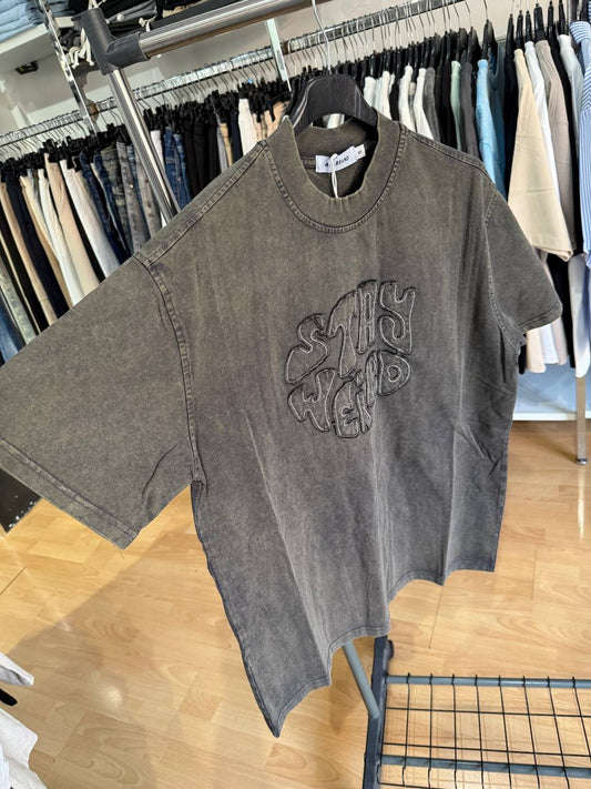 T-SHIRT STAY WEIRD