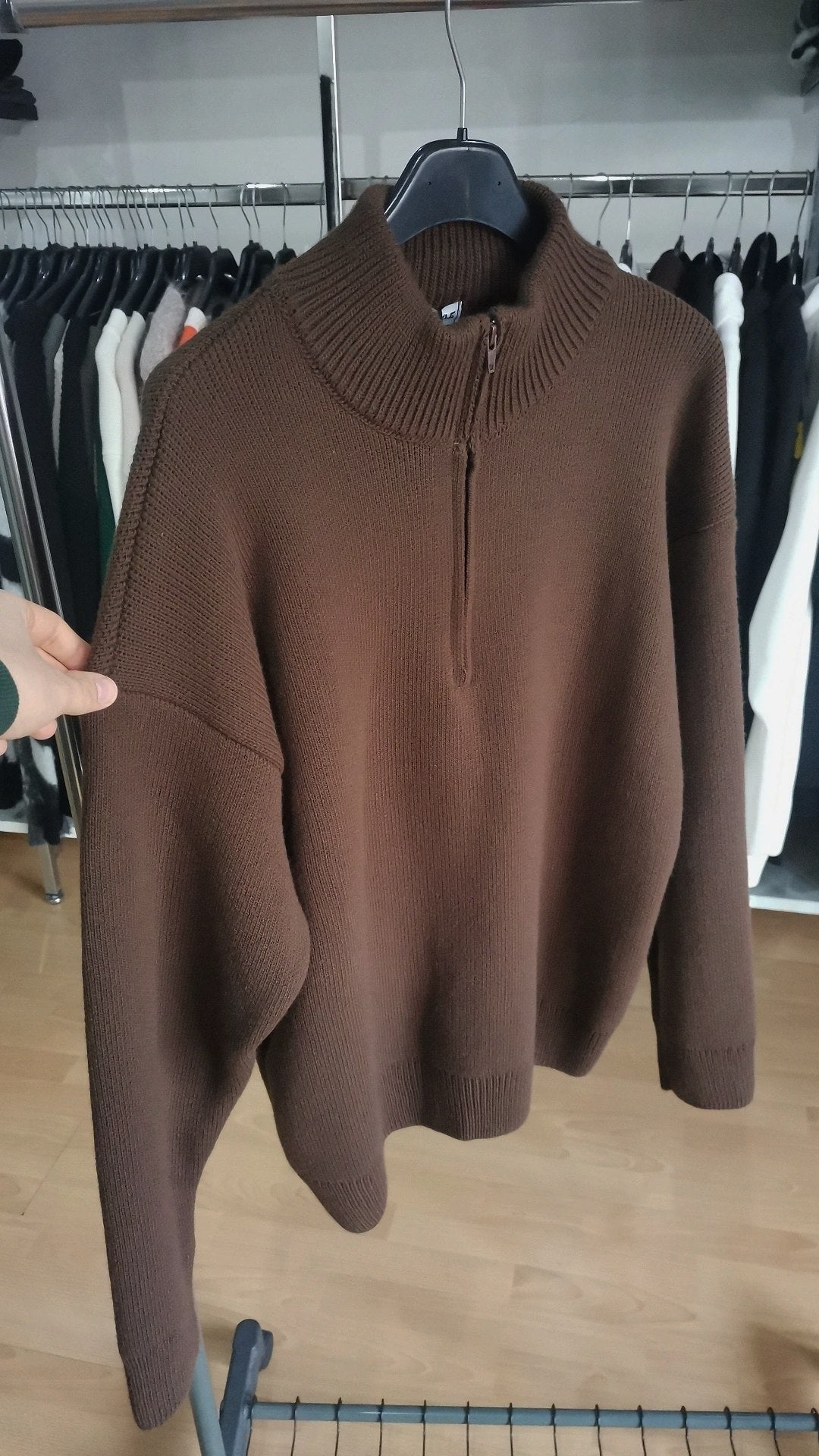 MAGLIONE COLLO ZIP MARRONE